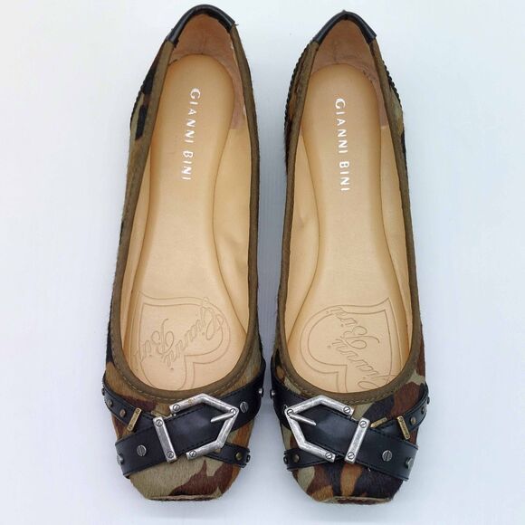 Gianni Bini Camo Haircalf Ballet Flats Women’s Sz 8M Leather Upper Buckle Studs - Picture 3 of 11